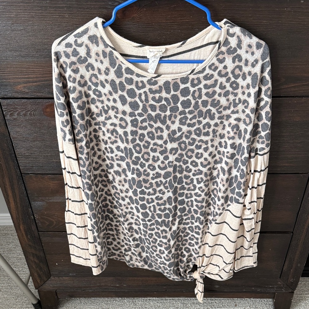 Chic Animal Print Long Sleeve Top